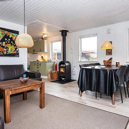 Holiday home Lxii *